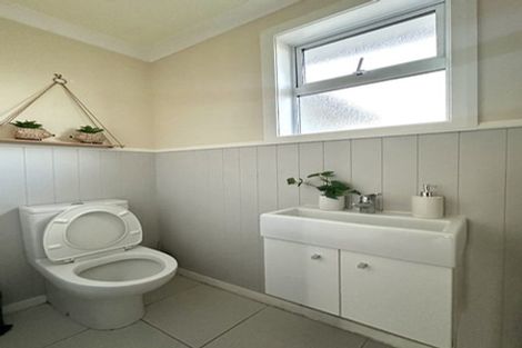 Photo of property in 64 Wellington Road, Wainuiomata, Lower Hutt, 5014