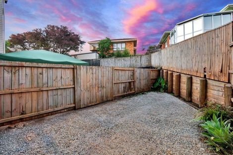 Photo of property in 35 Barnea Circle, Glen Eden, Auckland, 0602