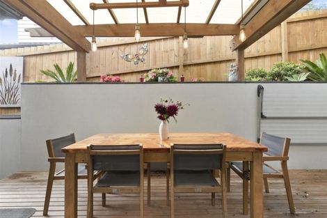 Photo of property in 14 Mulu Place, Fairview Heights, Auckland, 0632