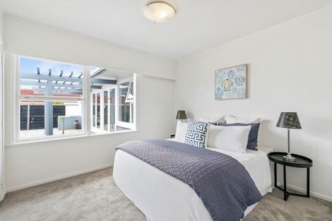 Photo of property in 20 Woodcote Drive, Glenfield, Auckland, 0629