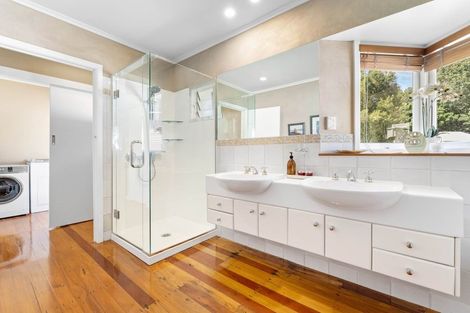 Photo of property in 33 Covil Avenue, Te Atatu South, Auckland, 0610