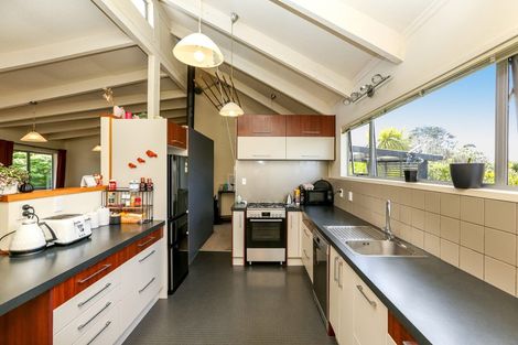 Photo of property in 4 Holloway Road, Omata, New Plymouth, 4374