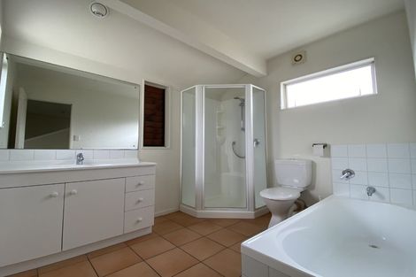 Photo of property in 2/336a East Coast Road, Sunnynook, Auckland, 0632