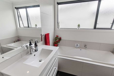 Photo of property in 79 Rosalie Terrace, Kelvin Grove, Palmerston North, 4414