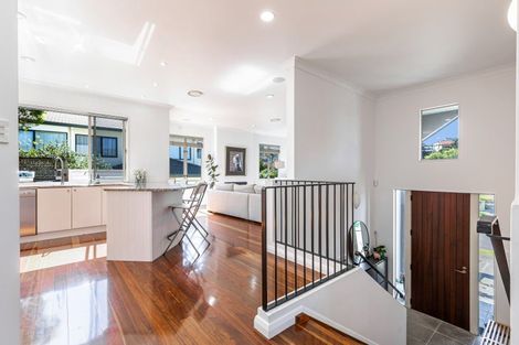 Photo of property in 30 Hogarth Rise, West Harbour, Auckland, 0618