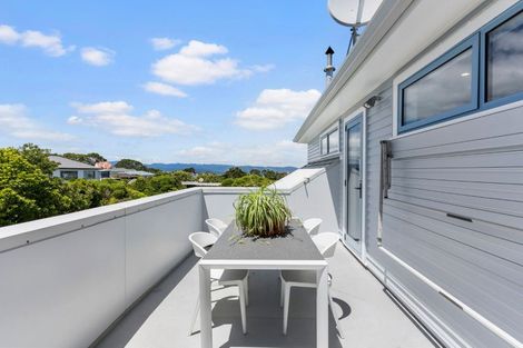 Photo of property in 32 Mandalay Terrace, Khandallah, Wellington, 6035