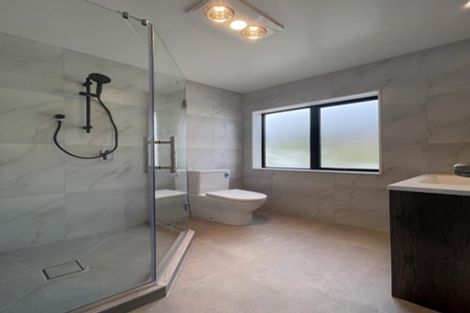 Photo of property in 13a Tenbless Court, Unsworth Heights, Auckland, 0632