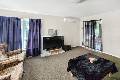 Photo of property in 5 Willow Grove, Wainuiomata, Lower Hutt, 5014