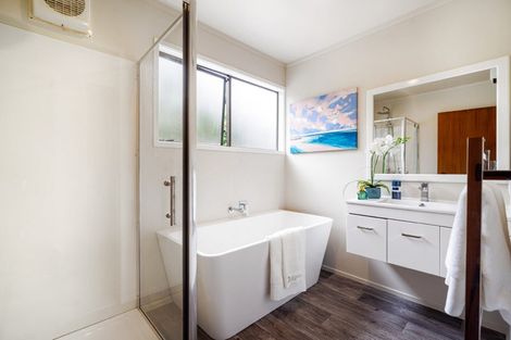 Photo of property in 1/26 Hyde Road, Rothesay Bay, Auckland, 0630