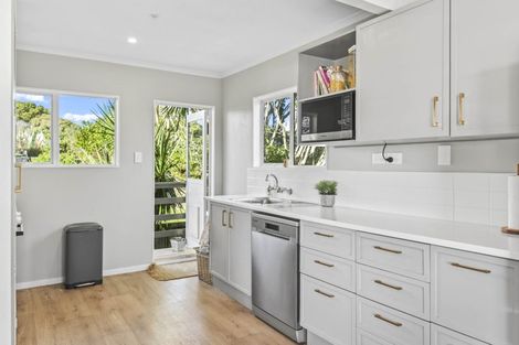 Photo of property in 1297b Whangaparaoa Road, Army Bay, Whangaparaoa, 0930