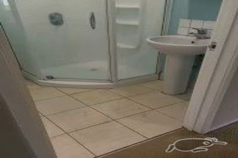 Photo of property in 2/56 Northcote Road, Northcote, Auckland, 0627