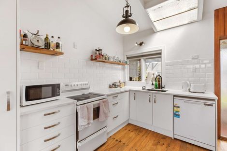 Photo of property in 2/199 Titirangi Road, Titirangi, Auckland, 0604