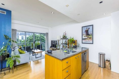 Photo of property in 7 Maori Hut Road, Red Beach, 0932