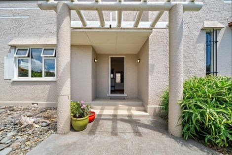 Photo of property in 180 Brooklands Road, Vogeltown, New Plymouth, 4310