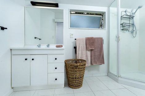 Photo of property in 8 Caversham Drive, Torbay, Auckland, 0630