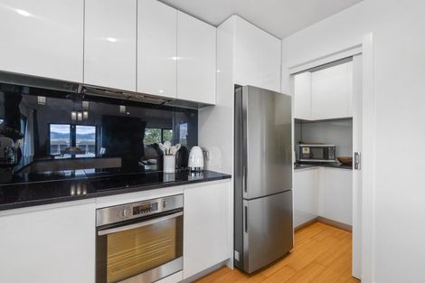 Photo of property in 2b Pah Road, Kawaha Point, Rotorua, 3010