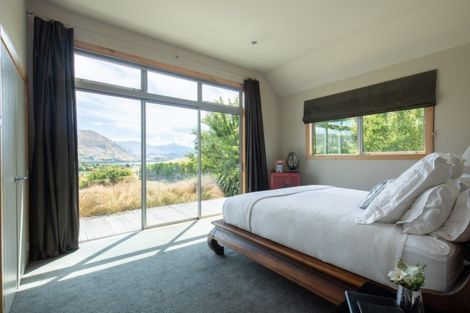 Photo of property in 1 Peak View Ridge, Wanaka, 9305