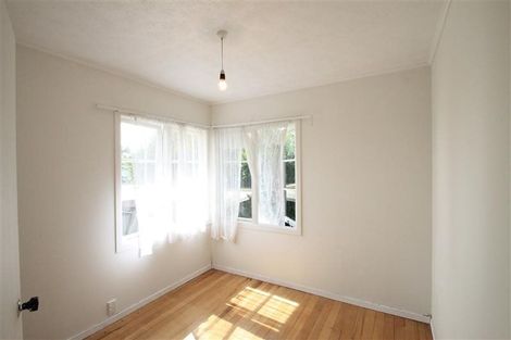 Photo of property in 17 Kirrie Avenue, Te Atatu South, Auckland, 0610