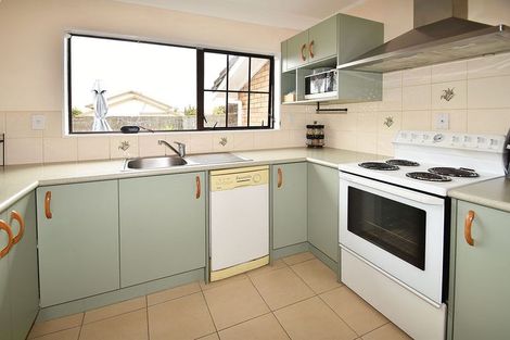 Photo of property in 1/5 Spring Grove, Henderson, Auckland, 0612