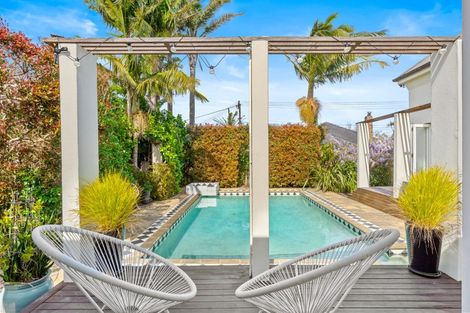 Photo of property in 14 Eversleigh Road, Belmont, Auckland, 0622