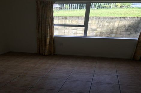 Photo of property in 1/46 John Dee Crescent, Red Beach, 0932