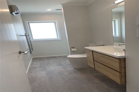 Photo of property in 4 Van Baarle Close, Carterton, 5713