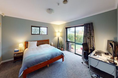 Photo of property in 24 Cashmere Drive, Fitzherbert, Palmerston North, 4410