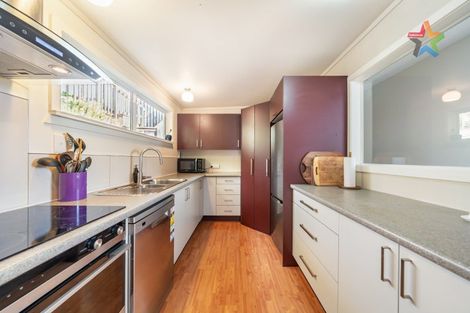 Photo of property in 28 Hollies Crescent, Johnsonville, Wellington, 6037