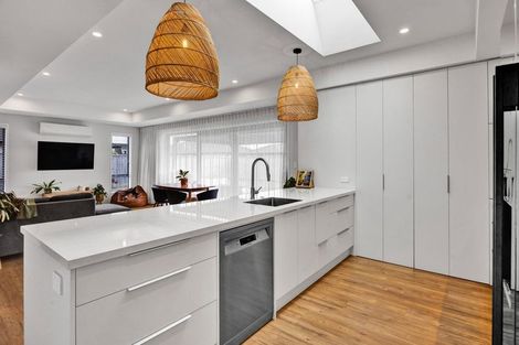 Photo of property in 9 Atutahi Street, Hurdon, New Plymouth, 4310