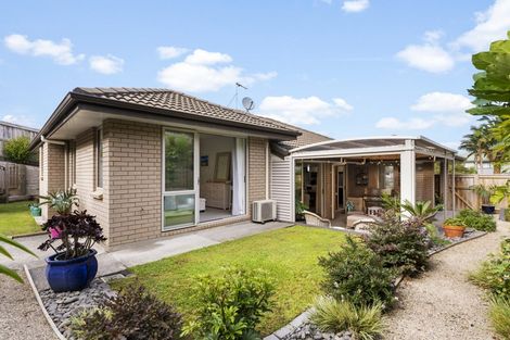 Photo of property in 15 Waldorf Crescent, Orewa, 0931