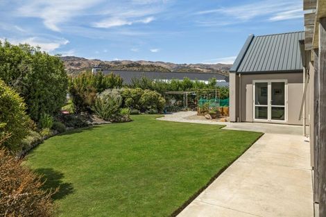 Photo of property in 18 Quartz Lane, Mount Pisa, Cromwell, 9383
