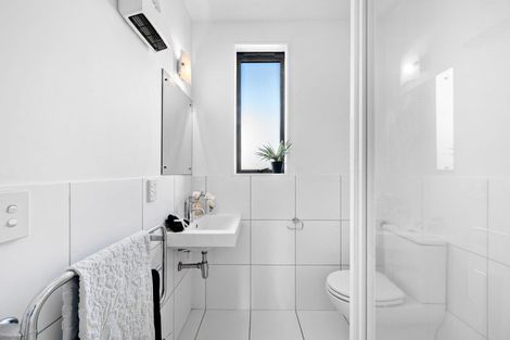 Photo of property in 2/1a Elizabeth Street, Petone, Lower Hutt, 5012