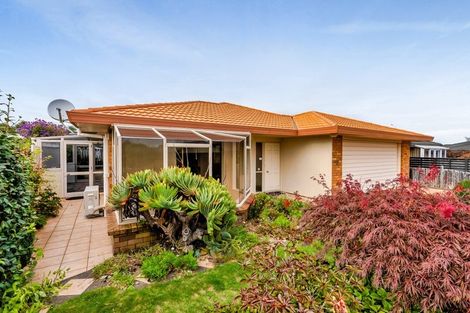 Photo of property in 1/9 Waiwera Place, Merrilands, New Plymouth, 4312