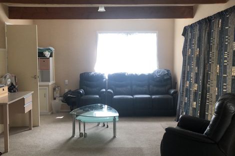 Photo of property in 21 Battle Place, Glenfield, Auckland, 0629