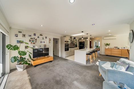 Photo of property in 140 Norana Road, Timberlea, Upper Hutt, 5018