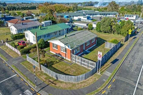 Photo of property in Clifton School, 71 Taumaihi Street, Bulls, 4818
