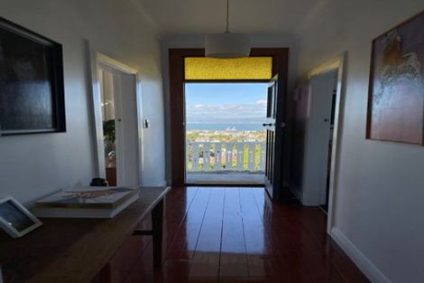 Photo of property in 82 Moana Road, Kelburn, Wellington, 6012