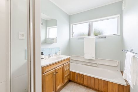 Photo of property in 70 Tiri Road, Manly, Whangaparaoa, 0930