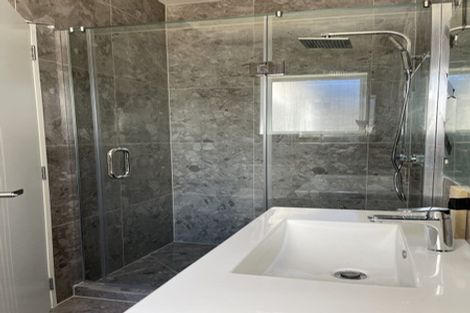 Photo of property in 7 Vinistra Road, Kumeu, 0810