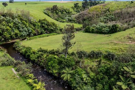 Photo of property in 253 Lwr Pitone Road, Pitone, New Plymouth, 4374