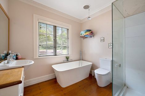 Photo of property in 112 Motu Road, Kumeu, 0891