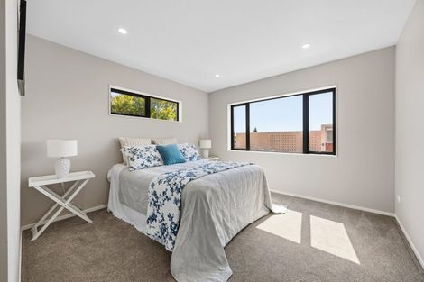 Photo of property in 60c Hutchinsons Road, Bucklands Beach, Auckland, 2014