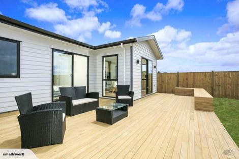 Photo of property in 18 Surf View Crescent, Red Beach, 0932