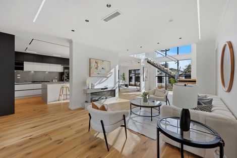 Photo of property in 6a Gulf Crest, Bucklands Beach, Auckland, 2012