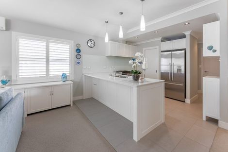 Photo of property in 18 Panorama Heights, Orewa, 0931