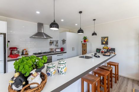 Photo of property in 42 Kenepuru Drive, Tawa, Wellington, 5028