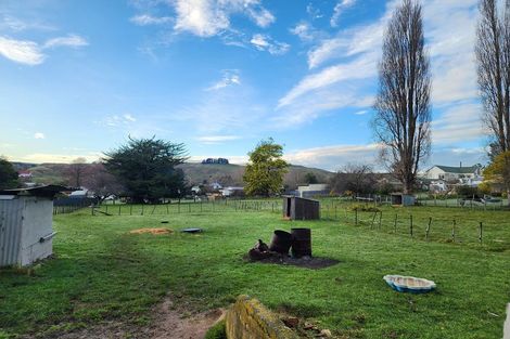 Photo of property in 10 Paraekaretu Street, Hunterville, 4730