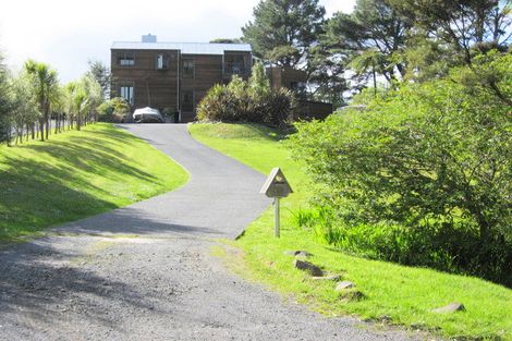 Photo of property in 19 Tui Crescent, Waiatarua, Auckland, 0604