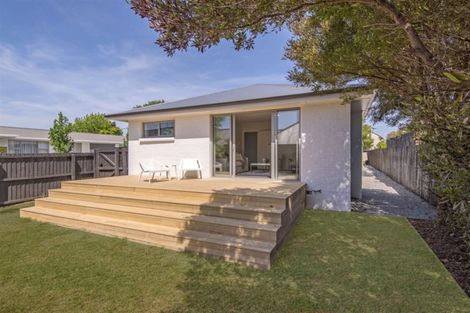 Photo of property in 1/55 Mcfaddens Road, St Albans, Christchurch, 8052