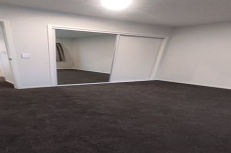 Photo of property in 3/47 Awaroa Road, Sunnyvale, Auckland, 0612